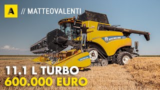 Come si guida una MIETITREBBIA da 600k € Tutti i segreti della New Holland CR890 Revelation [upl. by Wolfy]