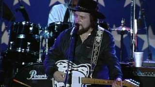 Waylon Jennings  I Aint Living Long Like This Live at Farm Aid 1985 [upl. by Trebliw]